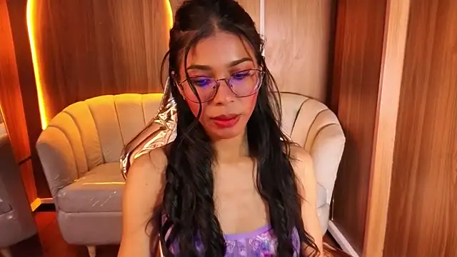 Snapshot of Alina_b_ chatting on May 6, 2026, 7:52 pm Alina b online show from May 6, 2026, 7:52 pm