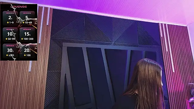 Hanna Becker  online show from February 16, 2026, 11:28 am