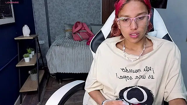 Snapshot of saphire_ chatting on June 18, 2026, 2:10 pm saphire online show from June 18, 2026, 2:10 pm