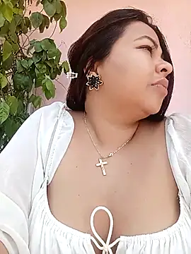 solene09 online show from March 12, 2026, 4:02 pm