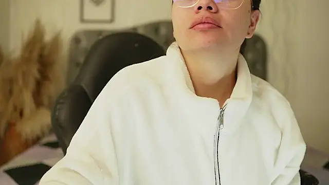 Snapshot of katt_eyes_ chatting on February 3, 2026, 1:05 pm katt eyes online show from February 3, 2026, 1:05 pm