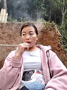 Ella-aa online show from February 15, 2026, 1:57 am