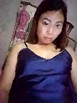 Snapshot of Ella-aa chatting on April 17, 2026, 1:03 pm Ella-aa online show from April 17, 2026, 1:03 pm