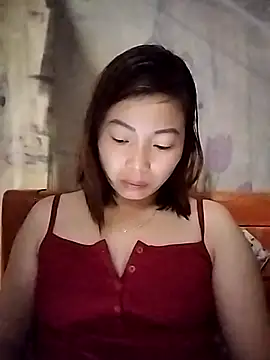 Snapshot of Ella-aa chatting on April 19, 2026, 7:38 pm Ella-aa online show from April 19, 2026, 7:38 pm