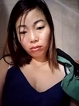 Snapshot of Ella-aa chatting on May 4, 2026, 9:11 pm Ella-aa online show from May 4, 2026, 9:11 pm