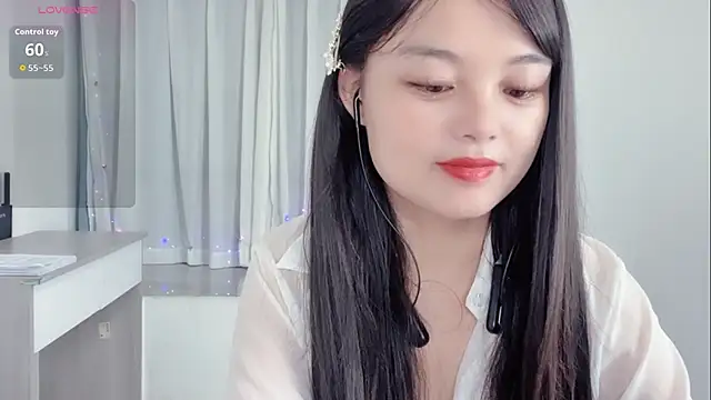 xianxian-baby online show from May 18, 2026, 5:52 pm