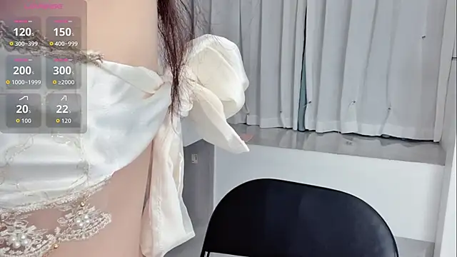 xianxian-baby online show from May 26, 2026, 6:15 pm