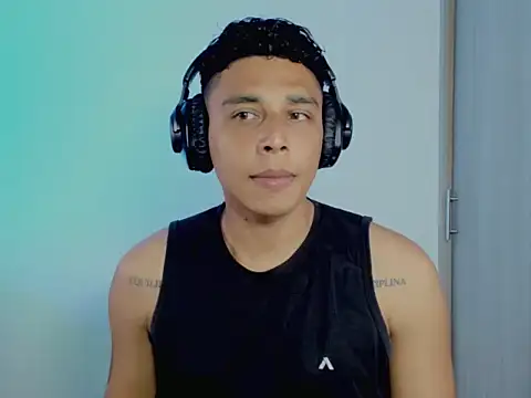 nilo2021 online show from May 13, 2026, 8:16 pm