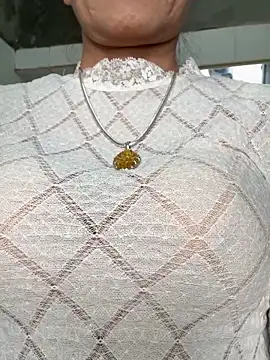 Snapshot of YANINA120 chatting on February 17, 2026, 1:57 am YANINA120 online show from February 17, 2026, 1:57 am