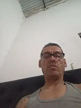 Snapshot of Carlos-0425 chatting on June 26, 2026, 3:33 am Carlos-0425 online show from June 26, 2026, 3:33 am