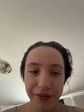 MiaTee online show from February 4, 2026, 4:07 am