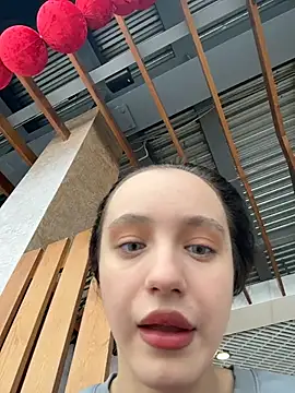 MiaTee online show from February 8, 2026, 4:05 am