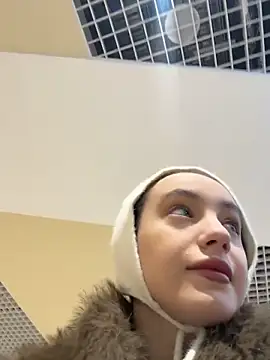 MiaTee online show from February 13, 2026, 4:08 am