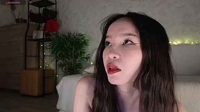 saya li11 online show from February 24, 2026, 5:11 pm