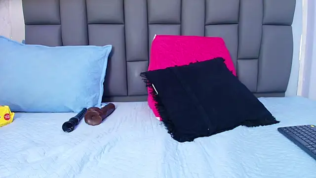 melany roberts  online show from April 8, 2026, 3:06 am