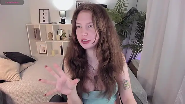 Luna Tide online show from April 30, 2026, 9:30 pm