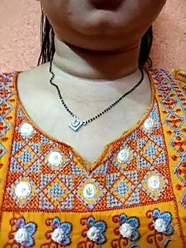 PARI51 online show from April 12, 2026, 7:52 pm