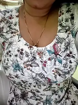 Snapshot of PARI51 chatting on June 19, 2026, 8:12 pm PARI51 online show from June 19, 2026, 8:12 pm