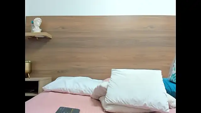 Snapshot of luz-miiaa chatting on February 13, 2026, 12:01 pm luz-miiaa online show from February 13, 2026, 12:01 pm