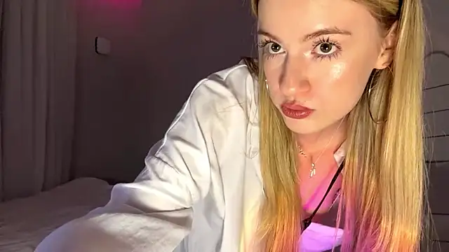 Snapshot of Between_Eeys chatting on February 11, 2026, 3:39 pm Between Eeys online show from February 11, 2026, 3:39 pm