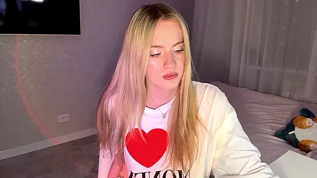 Snapshot of Between_Eeys chatting on March 1, 2026, 3:47 pm Between Eeys online show from March 1, 2026, 3:47 pm