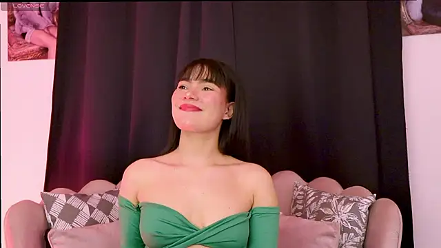 dakotacollins  online show from March 19, 2026, 1:53 am