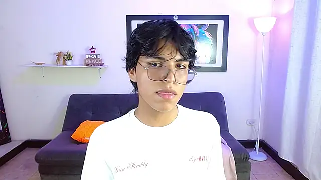 Maecum18 online show from February 24, 2026, 8:29 pm