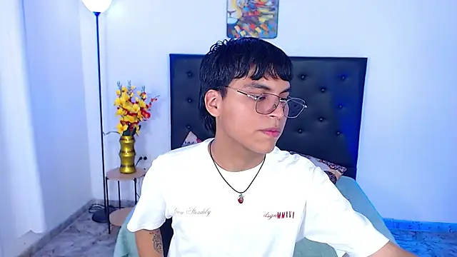 Snapshot of Maecum18 chatting on July 2, 2026, 8:37 pm Maecum18 online show from July 2, 2026, 8:37 pm