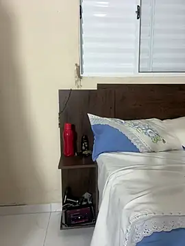 Renataalves online show from April 29, 2026, 2:15 am