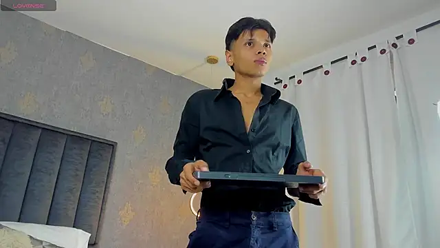 Alejandroo Montenegro online show from March 25, 2026, 8:37 pm