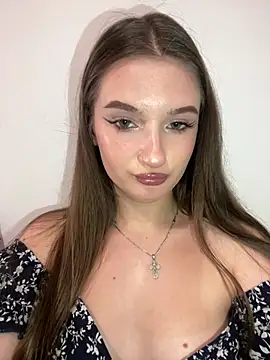 Snapshot of Green_eyes_lady chatting on July 6, 2026, 5:04 pm Green eyes lady online show from July 6, 2026, 5:04 pm