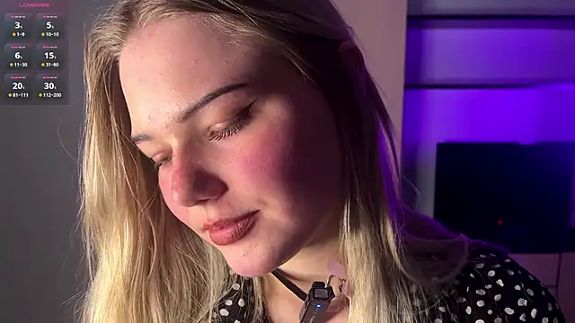 Velmiora online show from April 15, 2026, 4:36 pm