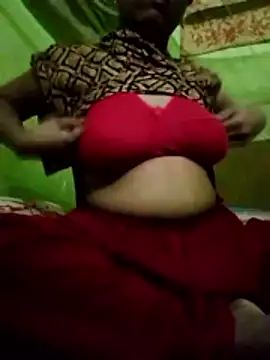 Snapshot of Romantic-Couple999 chatting on May 1, 2026, 8:13 pm Romantic-Couple999 online show from May 1, 2026, 8:13 pm