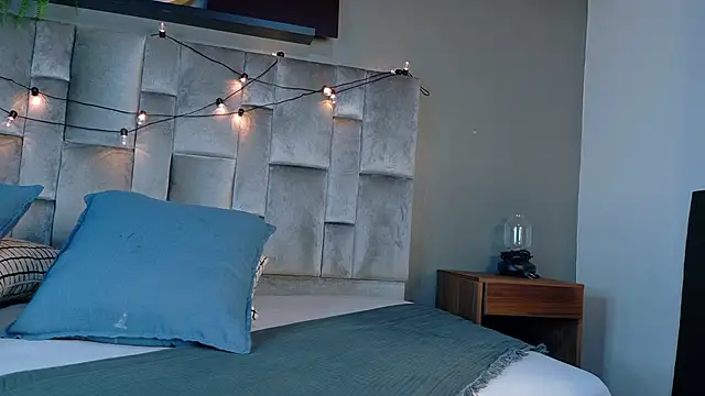 EmmaLou   online show from February 9, 2026, 4:16 am