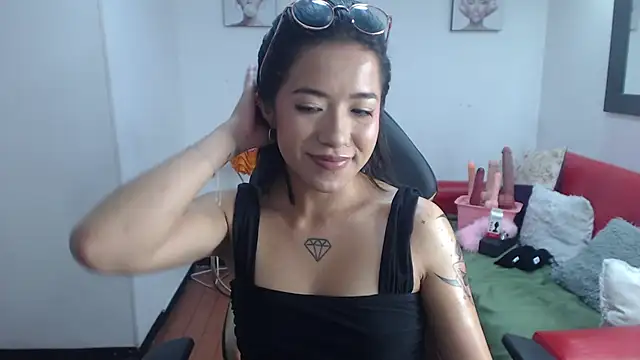 Lynn turner online show from April 13, 2026, 8:03 pm