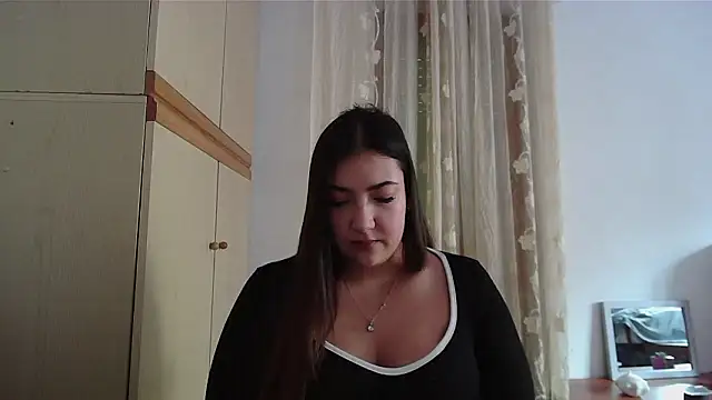 LunaVelix online show from February 9, 2026, 9:13 am