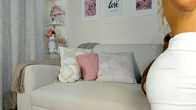 Mia Rosee1 online show from February 13, 2026, 11:56 pm