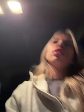 Snapshot of Mia_Rosee1 chatting on June 3, 2026, 11:54 pm Mia Rosee1 online show from June 3, 2026, 11:54 pm