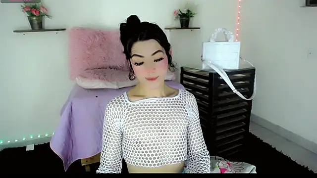 NathalialLooes online show from February 12, 2026, 10:27 pm