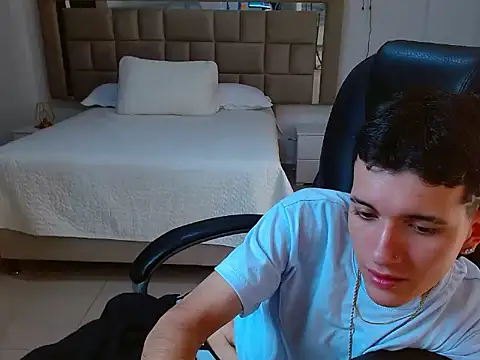 eroboyxox online show from February 17, 2026, 8:48 pm