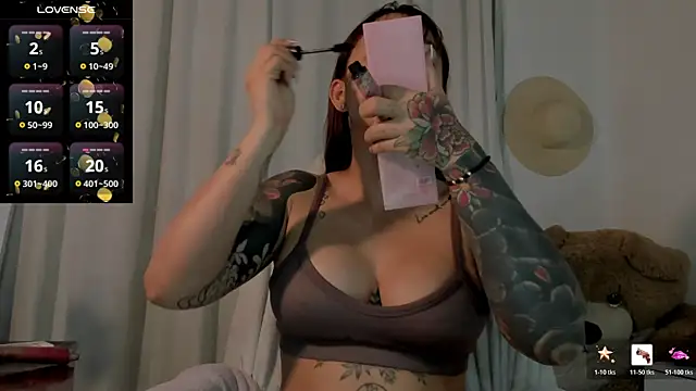 Snapshot of Victoria-swan chatting on April 4, 2026, 11:51 am Victoria-swan online show from April 4, 2026, 11:51 am