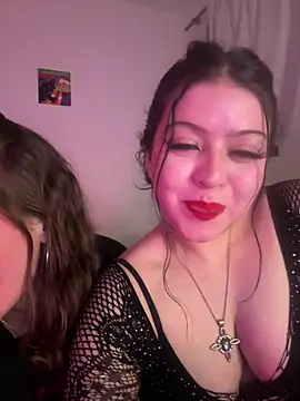 lolaaculaa online show from March 19, 2026, 5:22 am