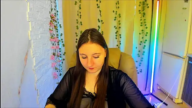 EvaxCharm online show from February 6, 2026, 4:17 am