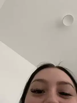 nikkiuk online show from February 11, 2026, 9:58 am