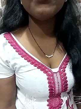 Snapshot of Parul-009 chatting on February 10, 2026, 5:33 am Parul-009 online show from February 10, 2026, 5:33 am