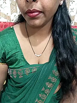 Snapshot of Parul-009 chatting on February 13, 2026, 9:05 am Parul-009 online show from February 13, 2026, 9:05 am