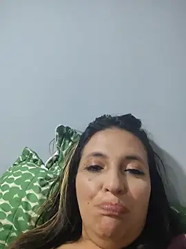 KENDRA-HONEY online show from May 27, 2026, 4:09 am