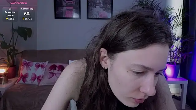 VioletaBloom online show from March 1, 2026, 8:05 am