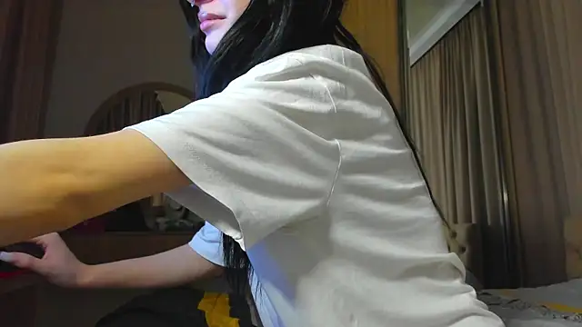 Lesyalisss online show from May 14, 2026, 10:38 pm