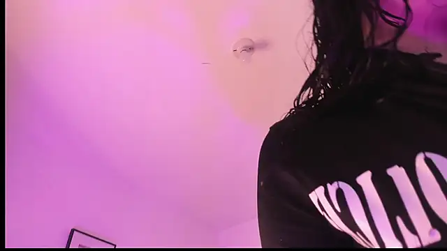 im tiffany  online show from February 9, 2026, 4:16 am